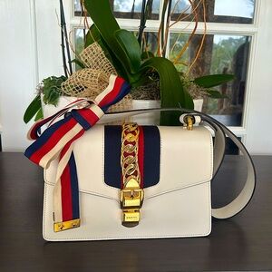 Gucci Leather Sylvie medium